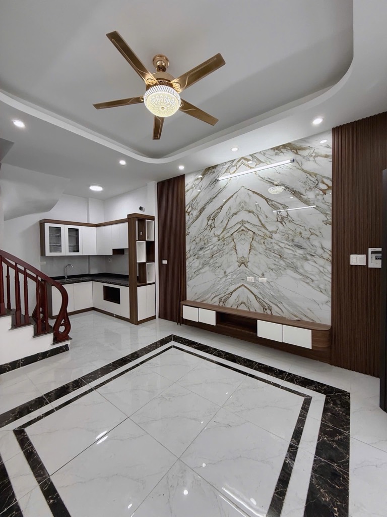 BÁN NHÀ VIỆT HƯNG LONG BIÊN - 5 TẦNG - MỚI CỨNG - VÀO Ở LUÔN - GIAO THÔNG ĐI LẠI  THUẬN TIỆN