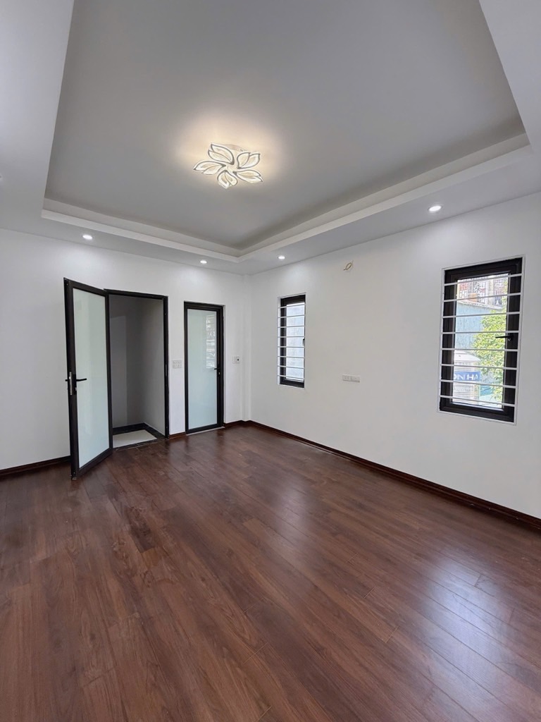 BÁN NHÀ VIỆT HƯNG LONG BIÊN - 5 TẦNG - MỚI CỨNG - VÀO Ở LUÔN - GIAO THÔNG ĐI LẠI  THUẬN TIỆN