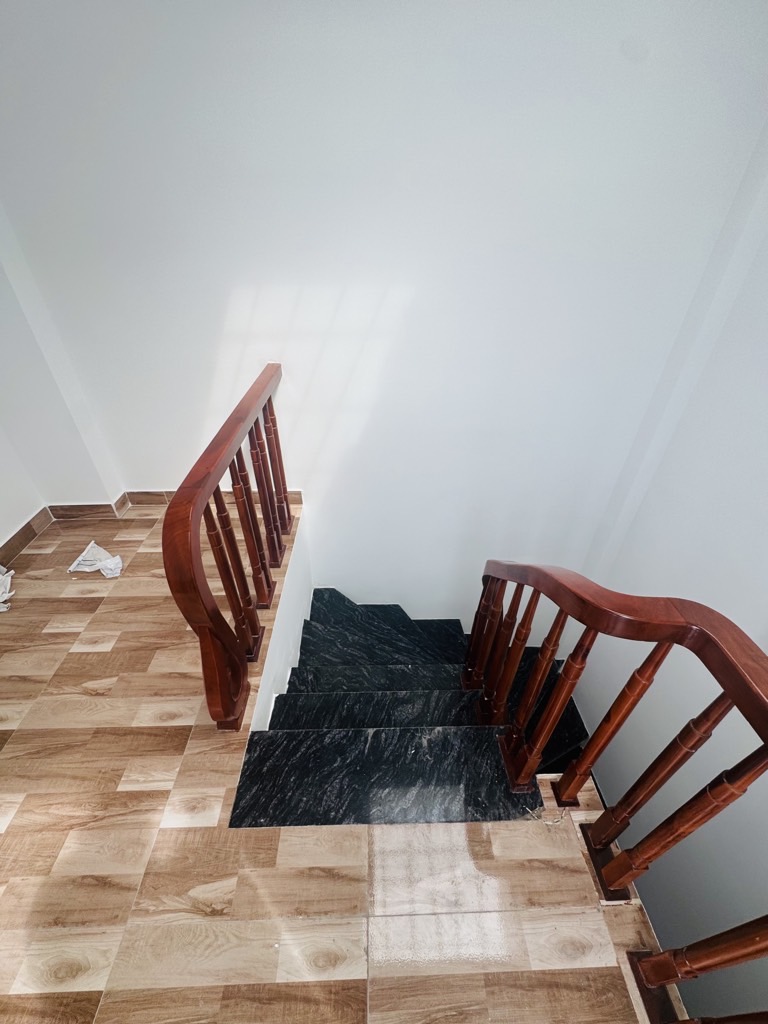 BÁN NHÀ 5 TẦNG -BA BƯỚC CHÂN RA PHỐ VIỆT HƯNG - VỈA HÈ Ô TÔ TRÁNH - KINH DOANH - AN NINH TỐT - HÀNG XÓM THÂN THIỆN