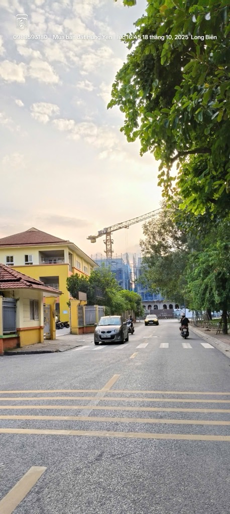 BÁN NHÀ 5 TẦNG -BA BƯỚC CHÂN RA PHỐ VIỆT HƯNG - VỈA HÈ Ô TÔ TRÁNH - KINH DOANH - AN NINH TỐT - HÀNG XÓM THÂN THIỆN