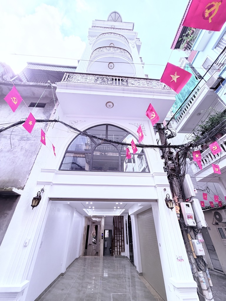 BÁN NHÀ SÀI ĐỒNG - 7 TẦNG THANG MÁY - GARA OTO - THIẾT KẾ HIỆN ĐẠI -FULL NỘI THẤT