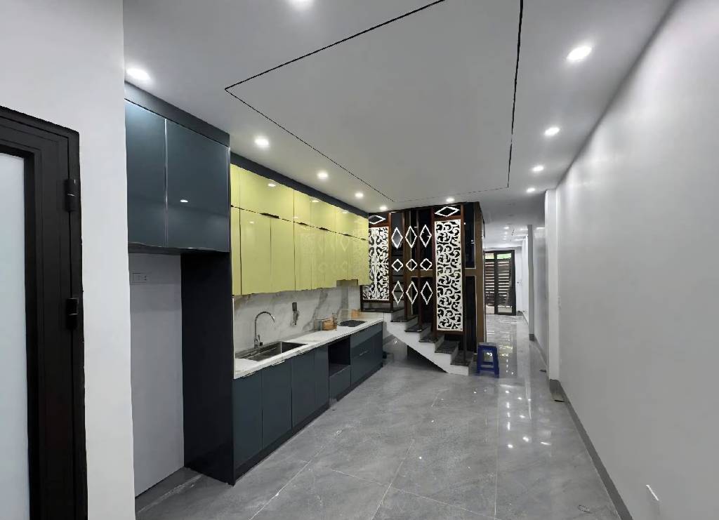 BÁN NHÀ 5 TẦNG CHU HUY MÂN 70M - GARA Ô TÔ - THANG MÁY - VÀO Ở LUÔN