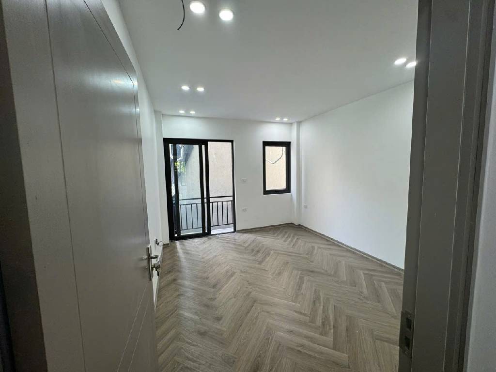 BÁN NHÀ 5 TẦNG CHU HUY MÂN 70M - GARA Ô TÔ - THANG MÁY - VÀO Ở LUÔN