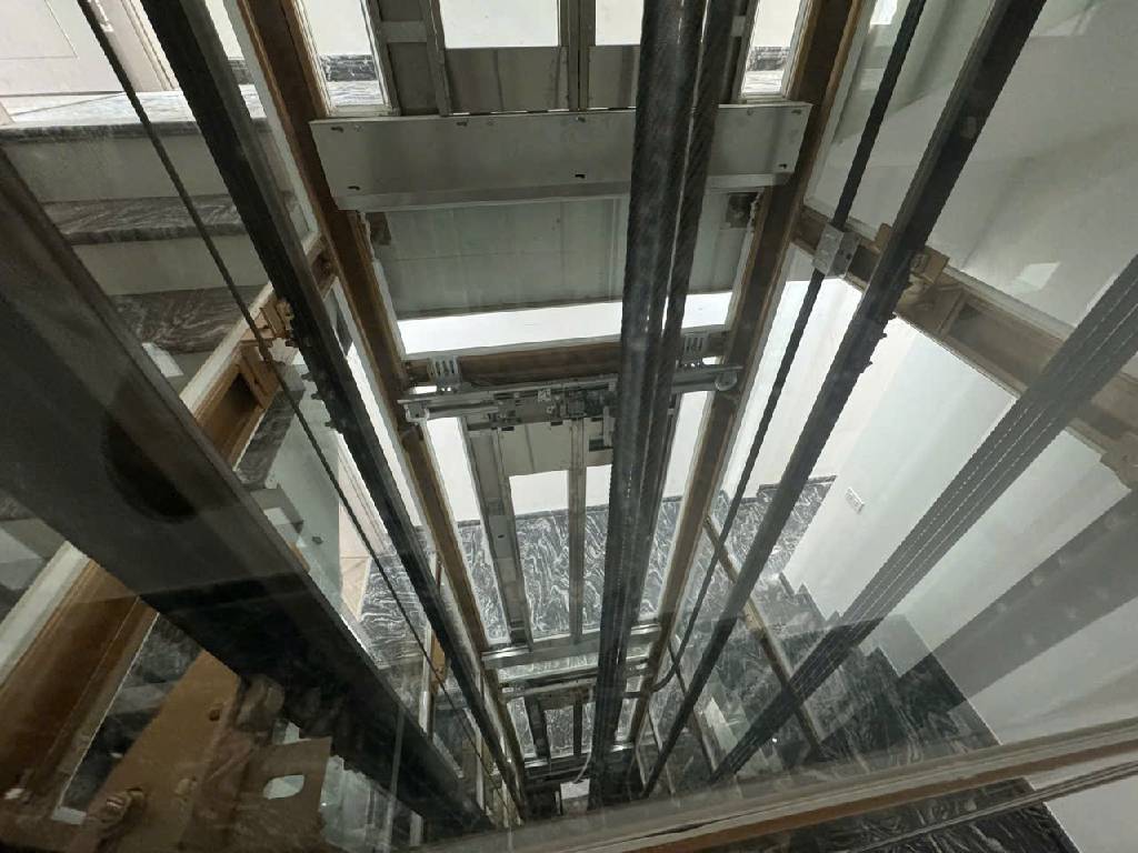 BÁN NHÀ 5 TẦNG CHU HUY MÂN 70M - GARA Ô TÔ - THANG MÁY - VÀO Ở LUÔN