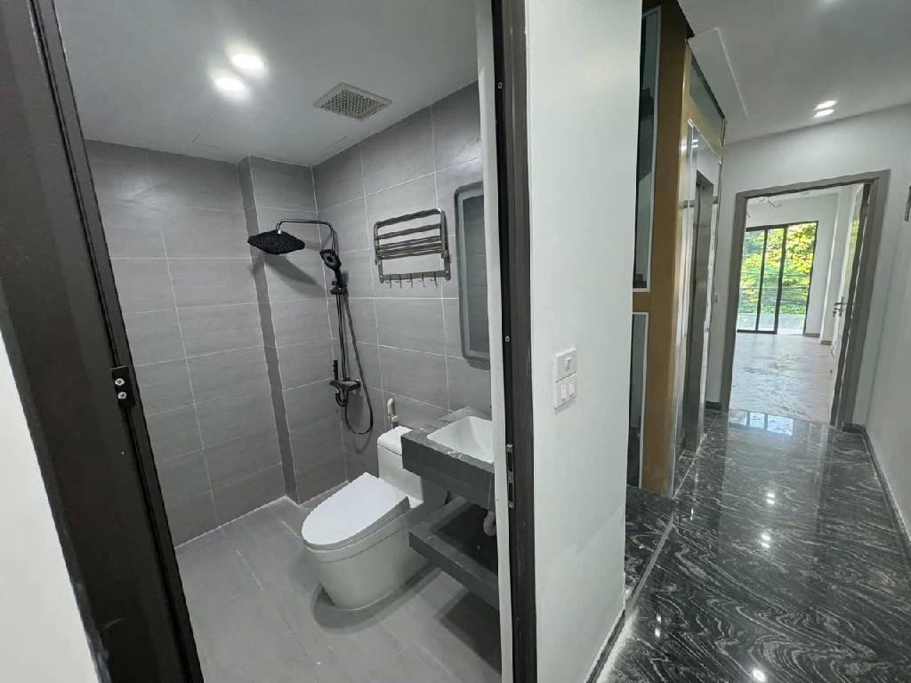 BÁN NHÀ 5 TẦNG CHU HUY MÂN 70M - GARA Ô TÔ - THANG MÁY - VÀO Ở LUÔN