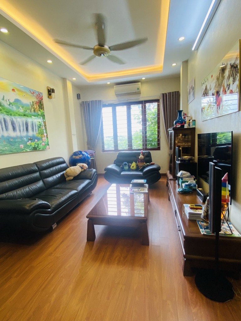 BÁN NHÀ PHÂN LÔ TDC GIANG BIÊN -  Ô TÔ TRÁNH VỈA HÈ HAI BÊN THOÁNG VĨNH VIỄN 5 TẦNG -  GIÁ CHÀO 13.5 TỶ