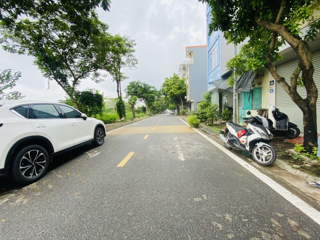 BÁN NHÀ PHÂN LÔ TDC GIANG BIÊN -  Ô TÔ TRÁNH VỈA HÈ HAI BÊN THOÁNG VĨNH VIỄN 5 TẦNG -  GIÁ CHÀO 13.5 TỶ