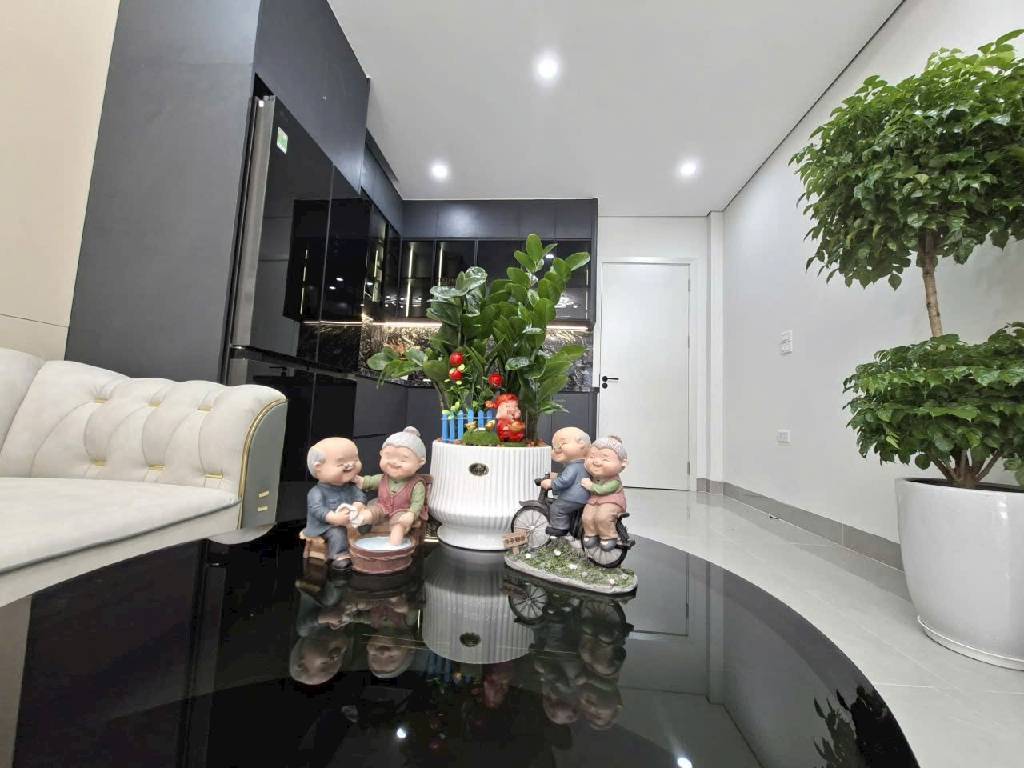 BÁN NHÀ THẠCH BÀN - 6 TẦNG HIỆN ĐẠI - GARA Ô TÔ - FULL NỘI THẤT - AN SINH TUYỆT VỜI