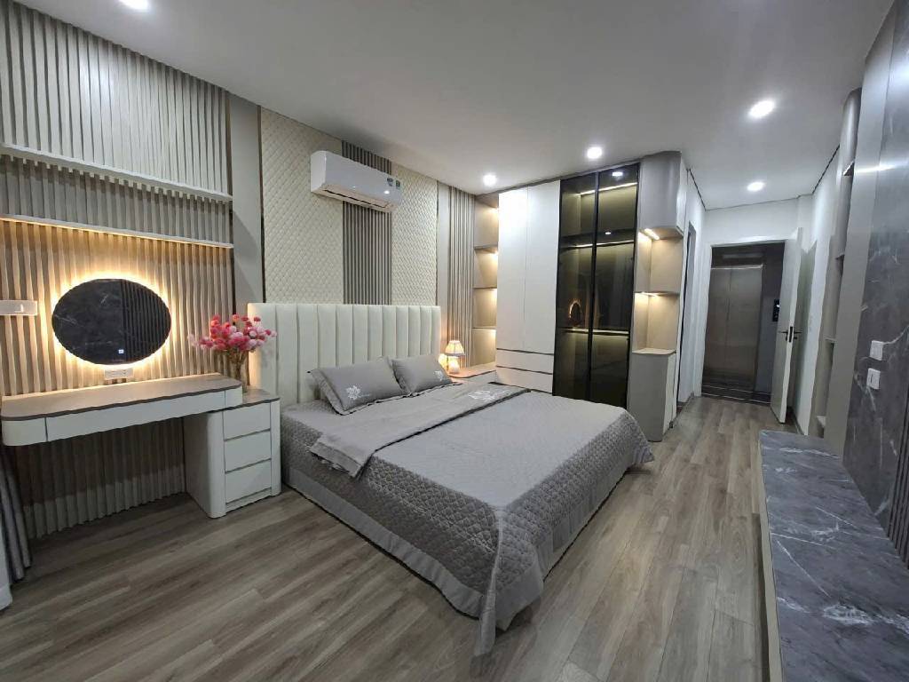 BÁN NHÀ THẠCH BÀN - 6 TẦNG HIỆN ĐẠI - GARA Ô TÔ - FULL NỘI THẤT - AN SINH TUYỆT VỜI