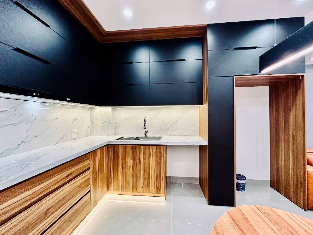 BÁN NHÀ THẠCH BÀN - 6 TẦNG - GARA Ô TÔ - FULL NỘI THẤT - VÀO Ở NGAY