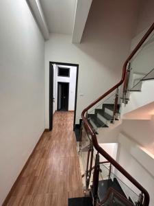 NHÀ ĐẸP VIỆT HƯNG - TẶNG FULL NỘI THẤT - VÀO Ở NGAY