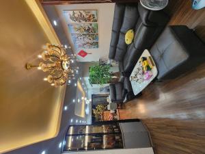 Bán căn hộ 3PN, 2WC, 97m2 tại Khu đô thị Việt Hưng, Long Biên.