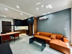 BÁN NHÀ THẠCH BÀN - 6 TẦNG - GARA Ô TÔ - FULL NỘI THẤT - VÀO Ở NGAY