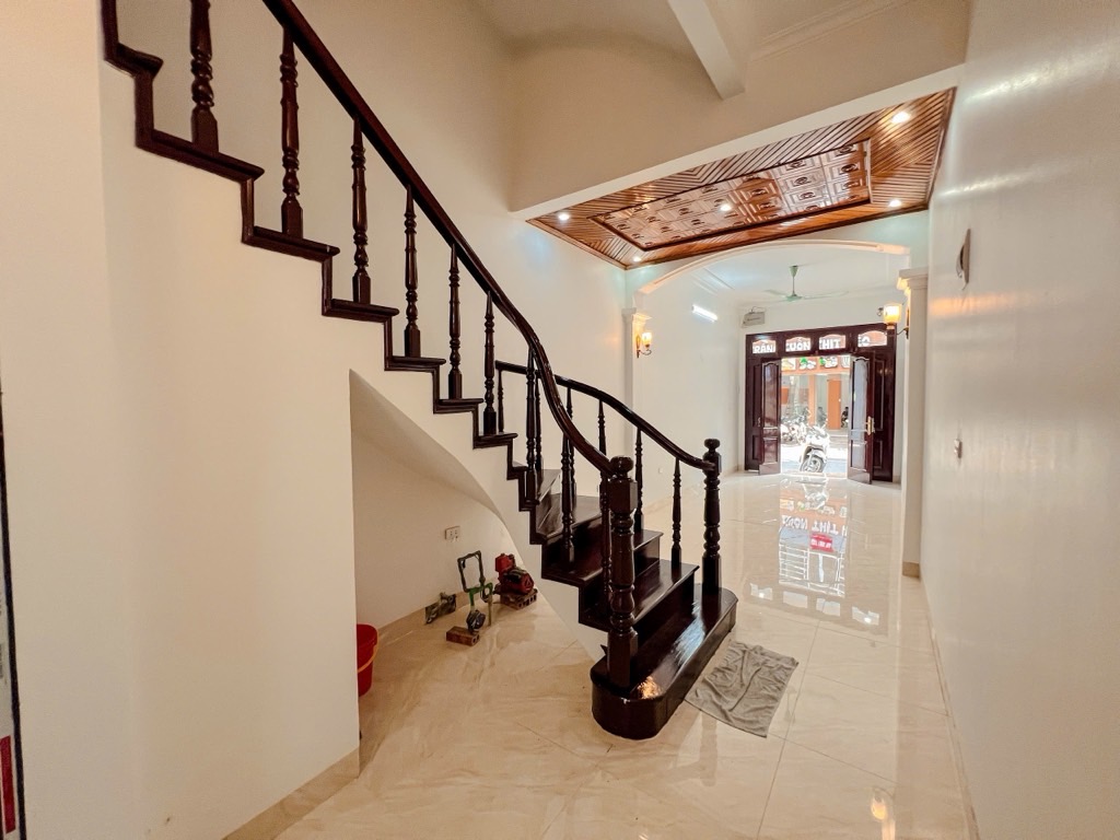 MẶT PHỐ HIẾM-PHÂN LÔ QUÂN ĐỘI- KINH DOANH SẦM UẤT