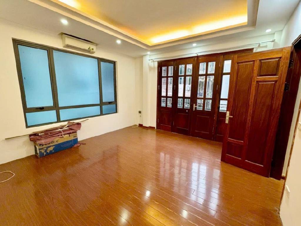 Nhà phố Vương Thừa Vũ, thuộc căn nhà hoa hậu, lô góc