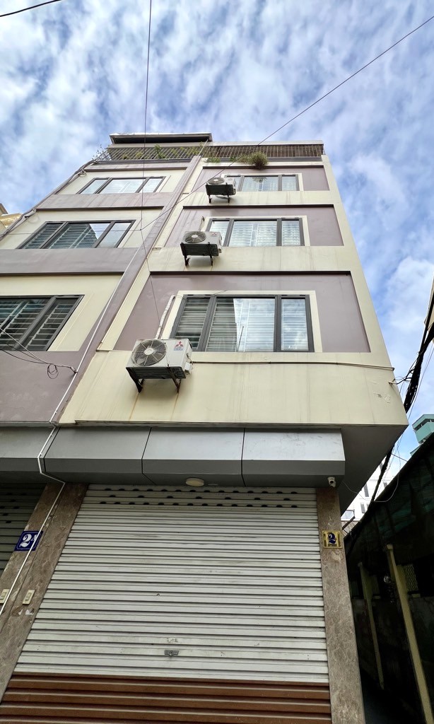 Bán nhà phố Hoàng Văn Thái, lô góc, dân trí cao.