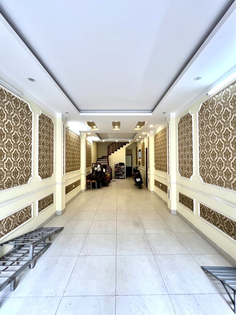 Bán nhà phố Hoàng Văn Thái, lô góc, dân trí cao.