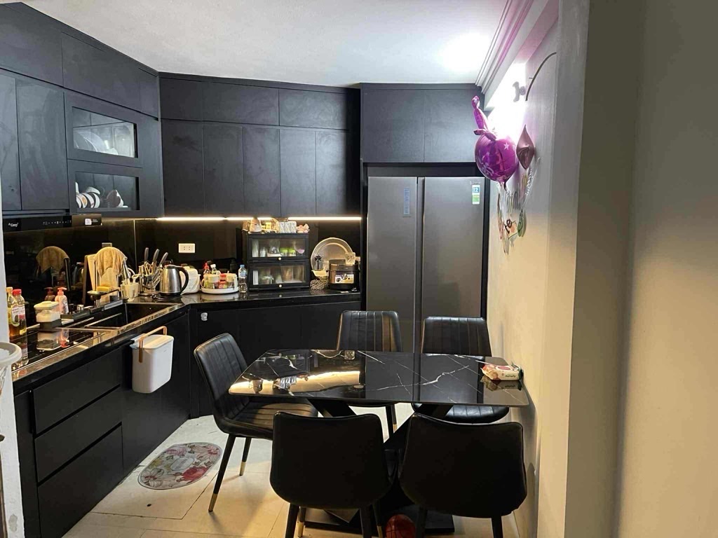 Bán nhà tặng nội thất, trước nhà mặt thoáng