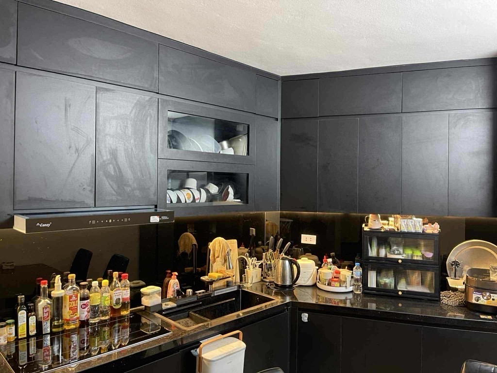 Bán nhà tặng nội thất, trước nhà mặt thoáng