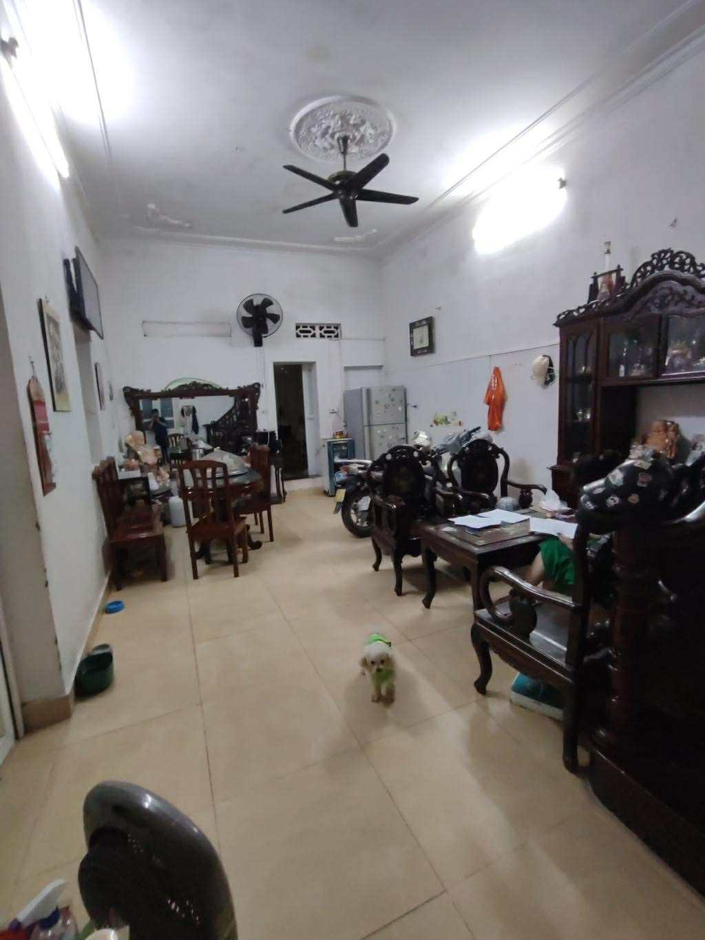 Bán nhà Trần Quốc Vượng – Dịch Vọng Hậu, DT 36m², mặt tiền 5m, ngõ thông, trước nhà ba gác phi thoải mái. Giá 9,5 tỷ