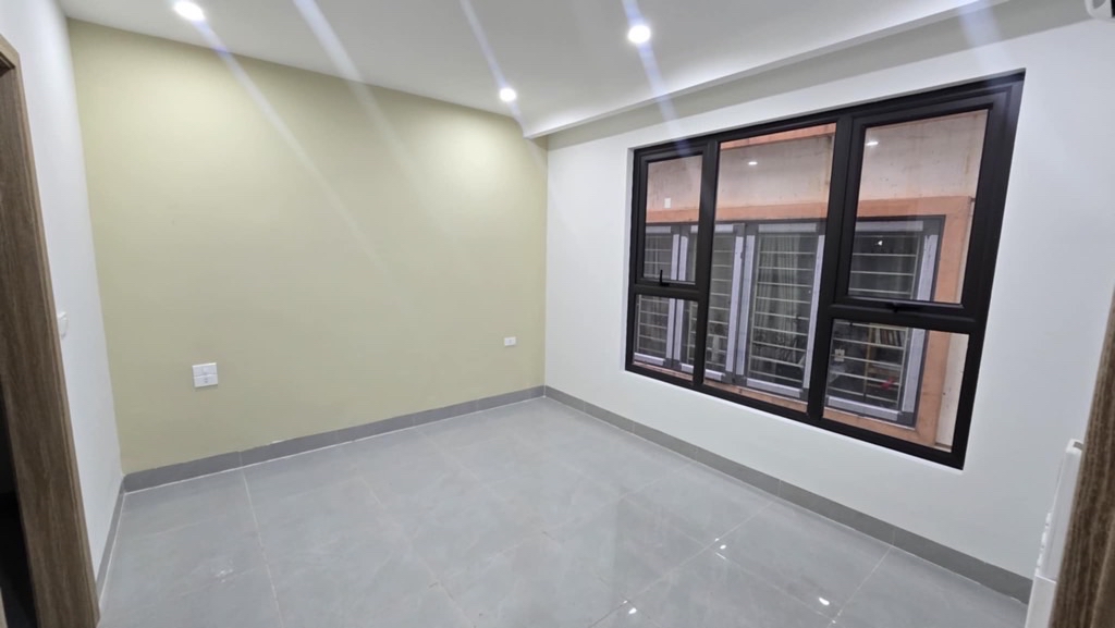 Bán nhà Dương Quảng Hàm, Cầu Giấy. DT 38m², nhà xây mới, có thang máy, cách phố vài bước chân. Giá 9,5 Tỷ