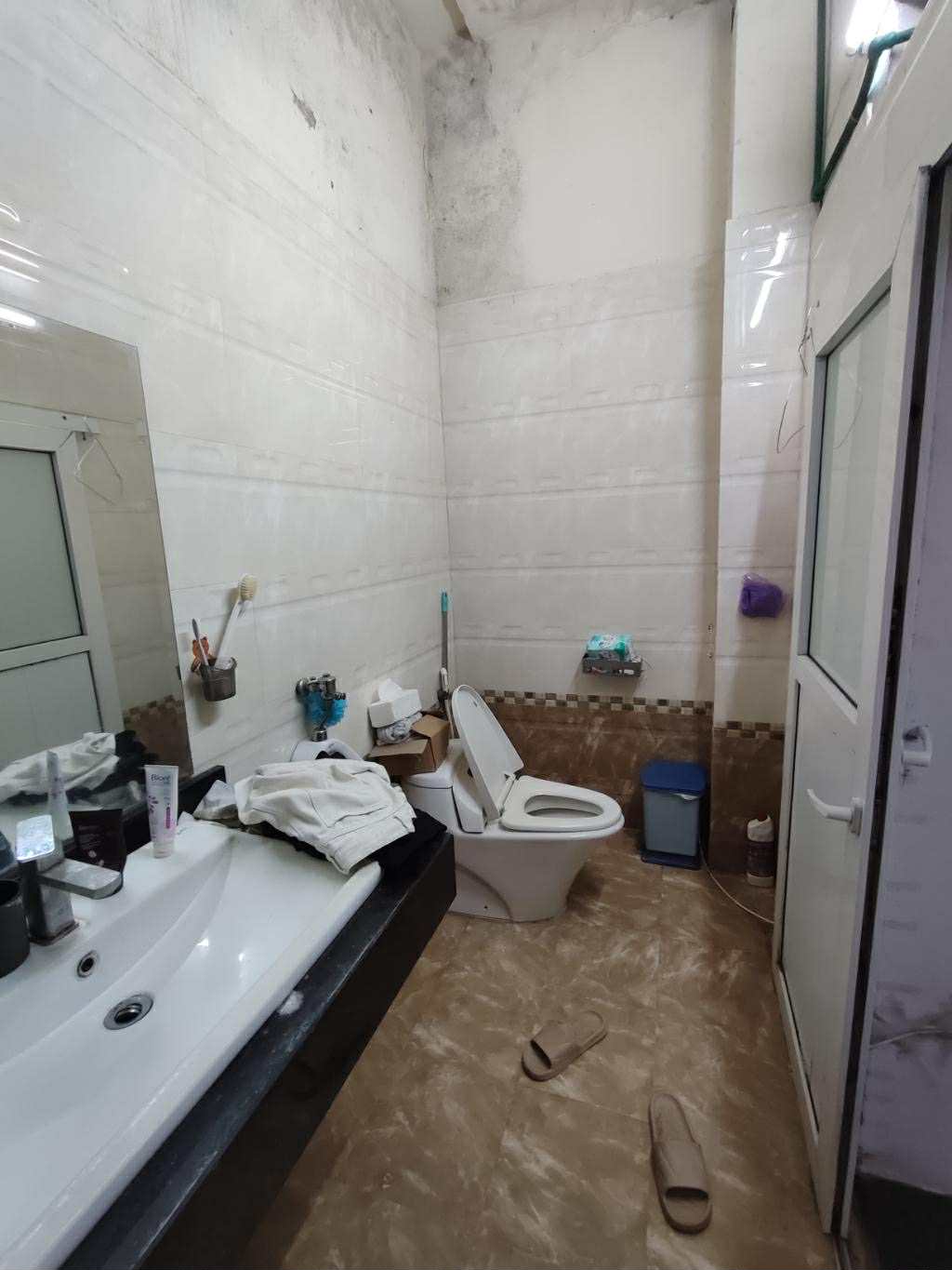 Bán nhà Lạc Long Quân – Nghĩa Đô, DT 50m², mặt tiền 3m, ngõ thoáng, cách Hồ Tây gần kề. Giá 9,5 tỷ