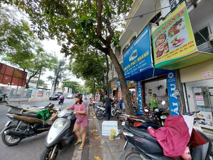 SIÊU RẺ -BÁN GẤP NHÀ MẶT PHỐ LONG BIÊN - 6.X TỶ