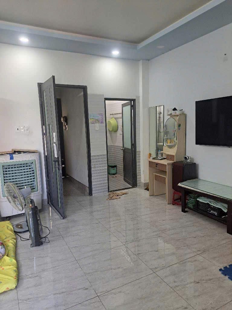 Chủ kẹt tiền bán gấp căn nhà 4 tầng, 6pn. Ngay gần Công Viên Phầm Mềm Quang Trung, Giá chỉ 7.5 tỷ 0932145638