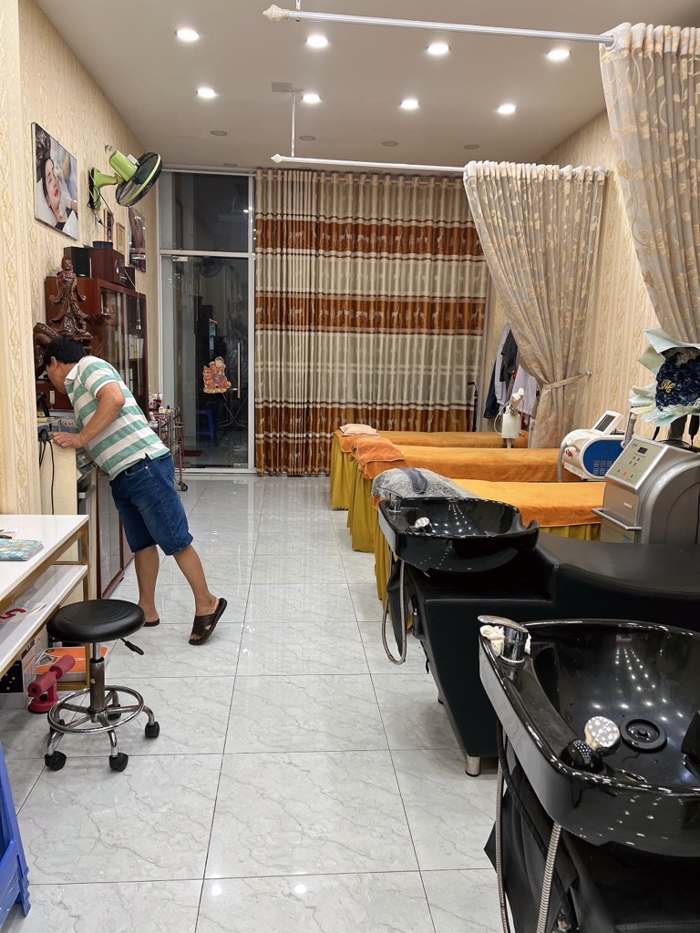 Bán nhà mt Trương Thị Hoa đang kd Spa Giá chỉ 9,2 tỷ