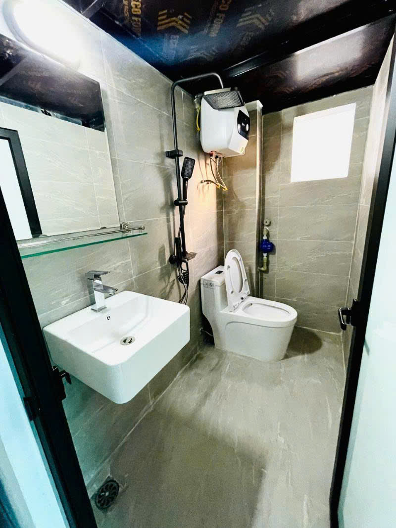 Bán nhà mặt ngõ Chiến Thắng,thoáng trước, view sau sân bóng, đầy đủ hệ thống PCCC