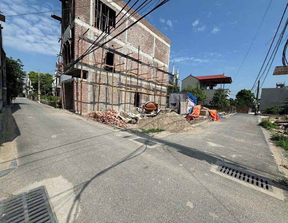 Bán nhà tại khu vực Cầu Giấy - diện tích 40m2 - 5m mặt tiền