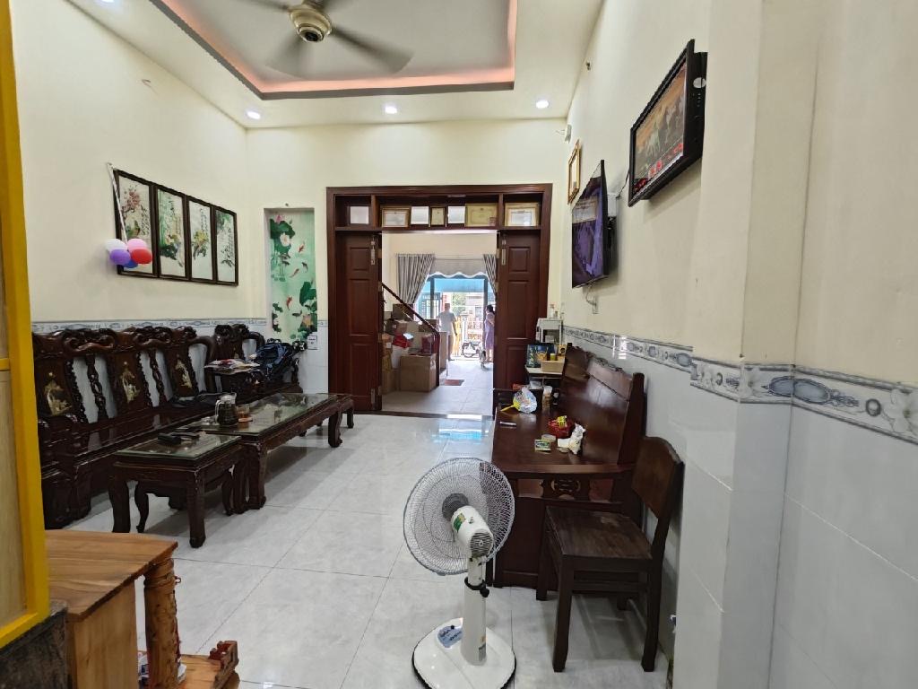 BÁN NHÀ PHỐ MẶT TIỀN CHỢ