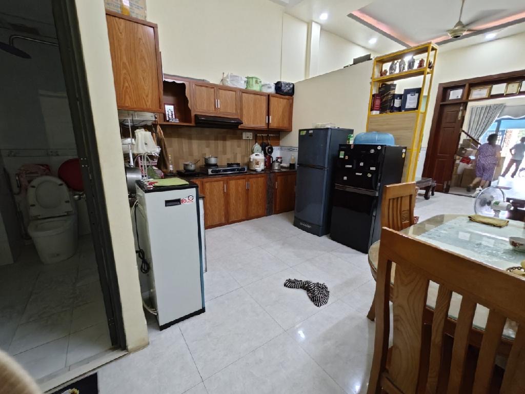 BÁN NHÀ PHỐ MẶT TIỀN CHỢ