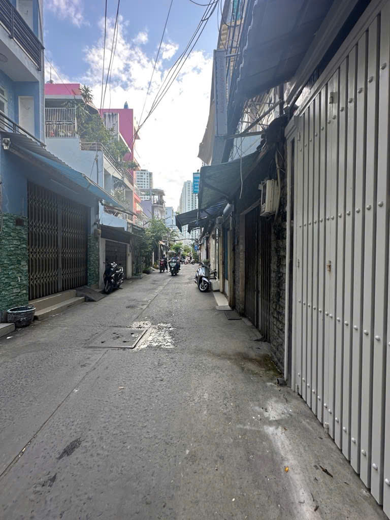 Bán gấp nhà 4 tầng mới đẹp, hẻm xe tải đỗ cửa Quận 8 - Đường Tám Danh - Giá nhỉnh 5 tỷ