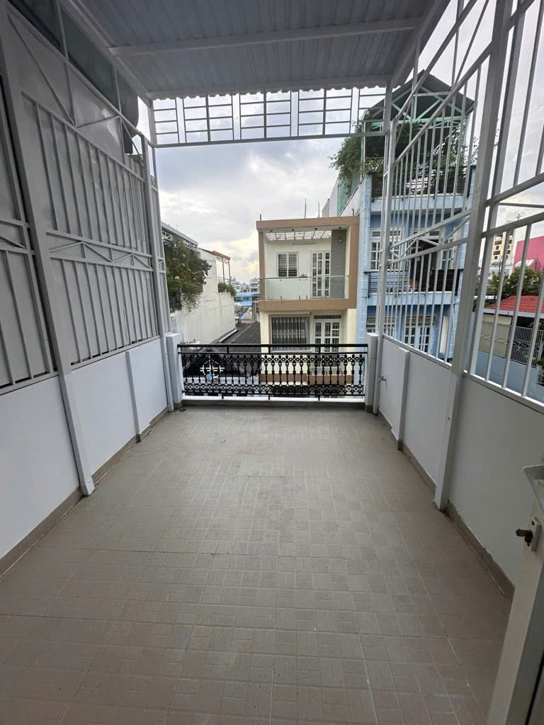 Bán gấp nhà 4 tầng mới đẹp, hẻm xe tải đỗ cửa Quận 8 - Đường Tám Danh - Giá nhỉnh 5 tỷ