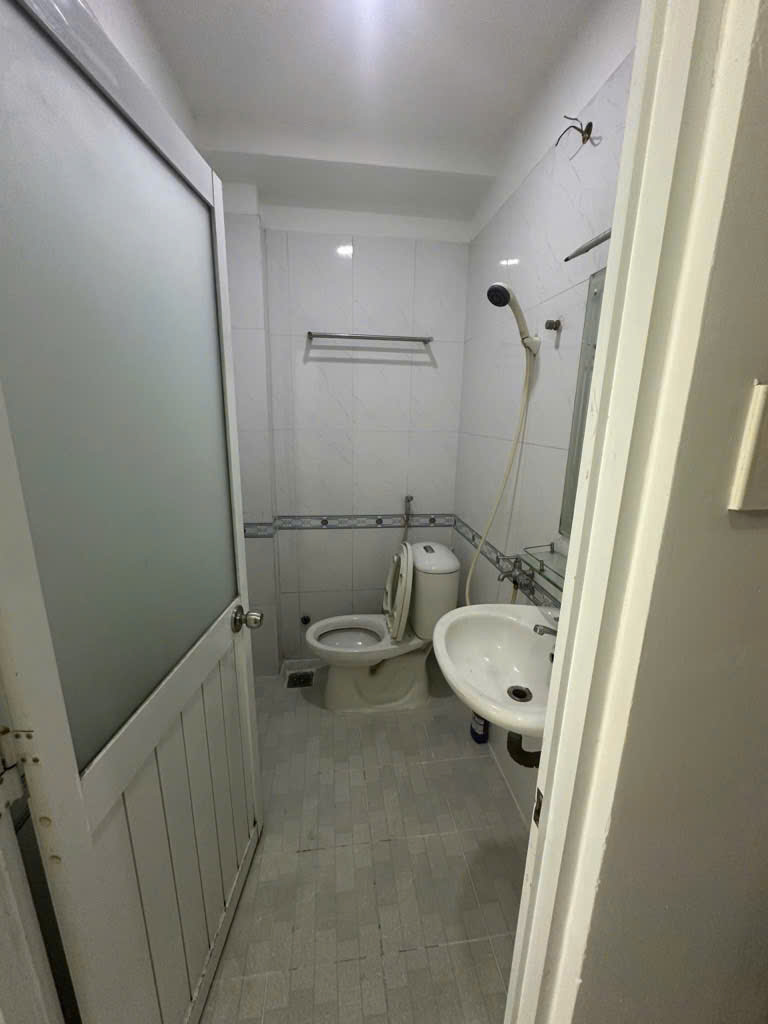 Bán gấp nhà 4 tầng mới đẹp, hẻm xe tải đỗ cửa Quận 8 - Đường Tám Danh - Giá nhỉnh 5 tỷ