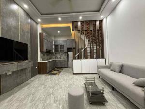 Bán nhà Trương Định 6 tầng, đẹp, full nội thất, 6.97 tỷ