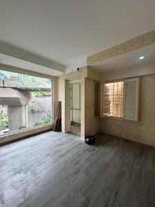 Bán nhà đường Láng mặt phố 23.4m2 6,35 tỷ