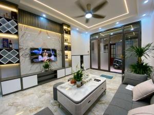 Cần bán gấp nhà 2 tầng cực đẹp tại Tình Quang, Giang Biên chỉ 6 tỷ, hàng hiếm