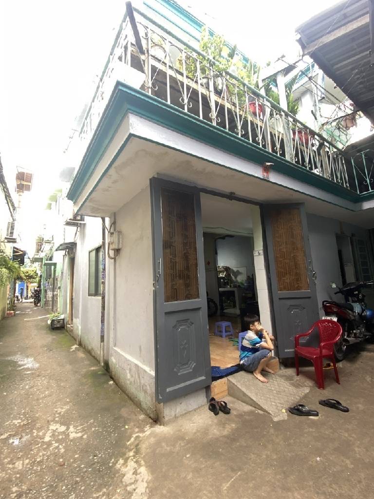 NHÀ BÁN CÁCH 1 CĂN RA MẶT TIỀN- NHÀ 2 TẦNG 3PN - 42M2 NGANG 6M  NGAY CẦU TỈNH LỘ 10 