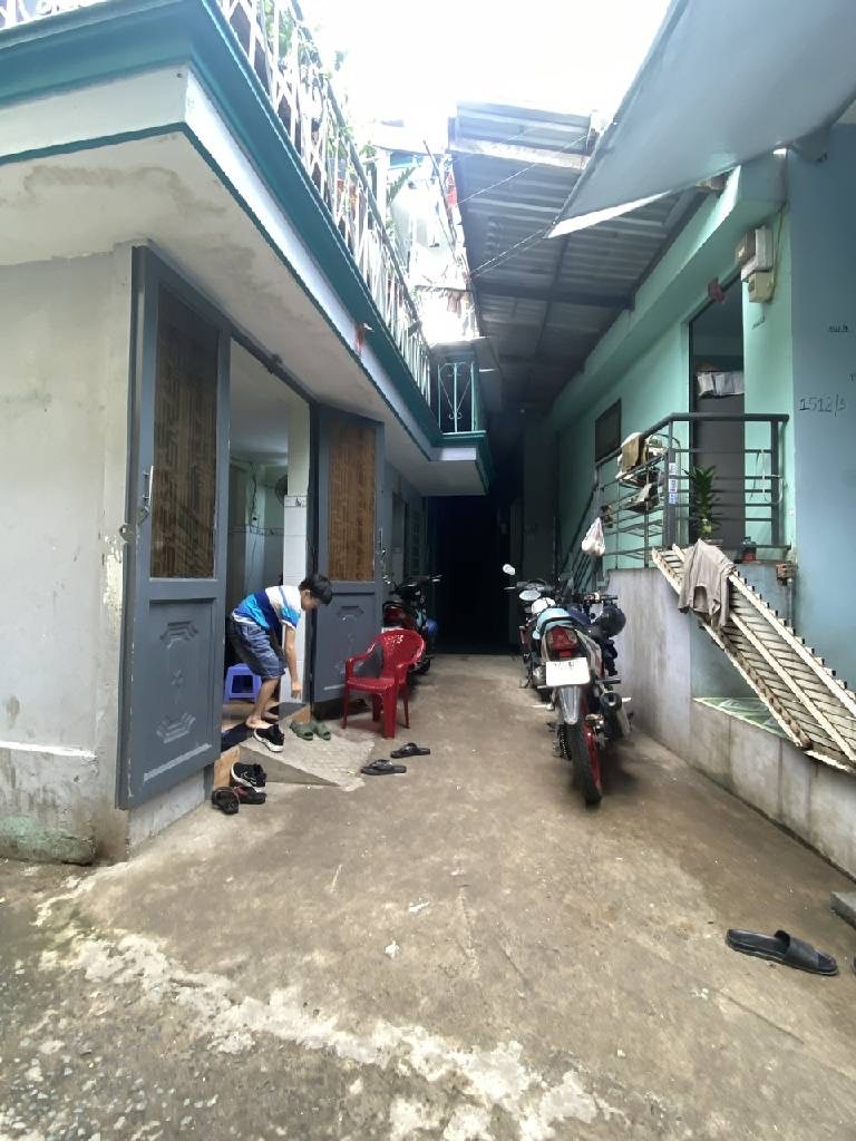 NHÀ BÁN CÁCH 1 CĂN RA MẶT TIỀN- NHÀ 2 TẦNG 3PN - 42M2 NGANG 6M  NGAY CẦU TỈNH LỘ 10 