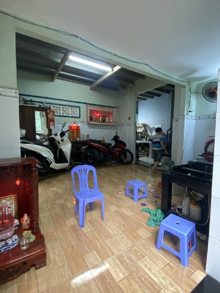 NHÀ BÁN CÁCH 1 CĂN RA MẶT TIỀN- NHÀ 2 TẦNG 3PN - 42M2 NGANG 6M  NGAY CẦU TỈNH LỘ 10 