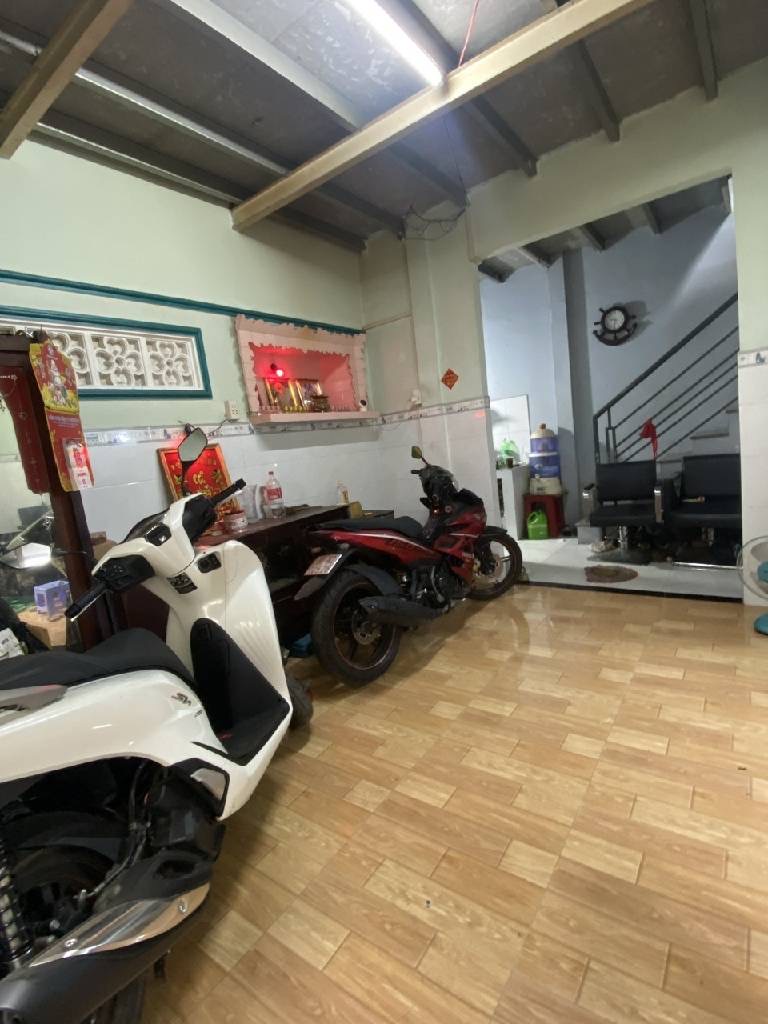 NHÀ BÁN CÁCH 1 CĂN RA MẶT TIỀN- NHÀ 2 TẦNG 3PN - 42M2 NGANG 6M  NGAY CẦU TỈNH LỘ 10 