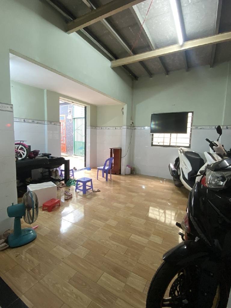 NHÀ BÁN CÁCH 1 CĂN RA MẶT TIỀN- NHÀ 2 TẦNG 3PN - 42M2 NGANG 6M  NGAY CẦU TỈNH LỘ 10 