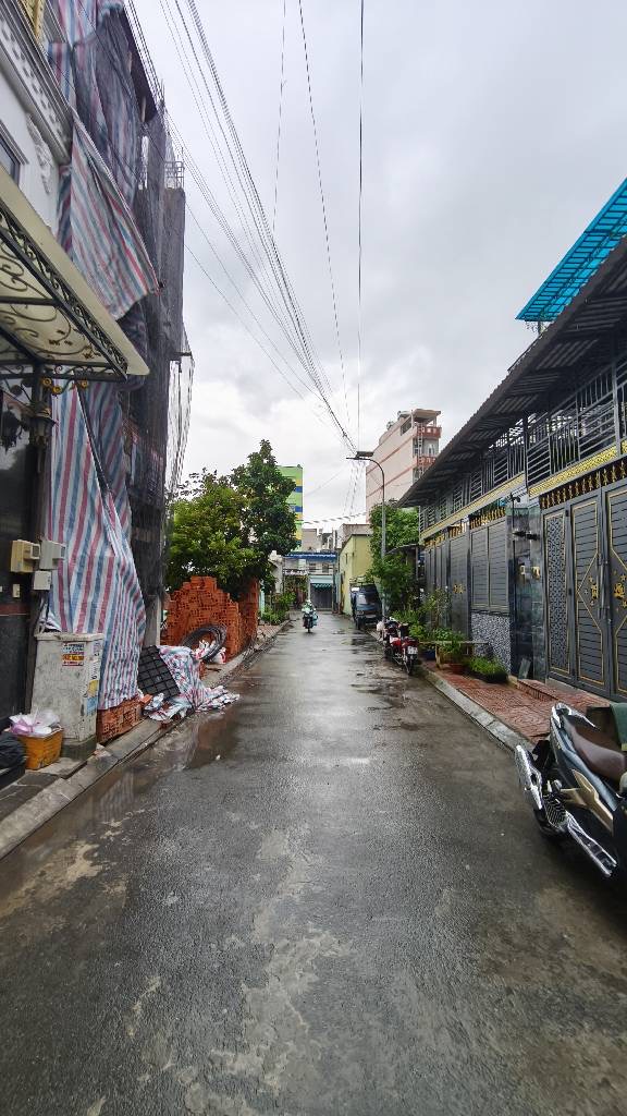 Nhà mới ở ngay. 1 trệt 4 lầu.NHÀ PHỐ LIỀN KỀ - HẺM 6M có lề XE TẢI ĐỖ CỬA & xe hơi ngủ trong nhà - NHÀ PHỐ ĐỒNG BỘ - SANG TRỌNG VĂN MINH,