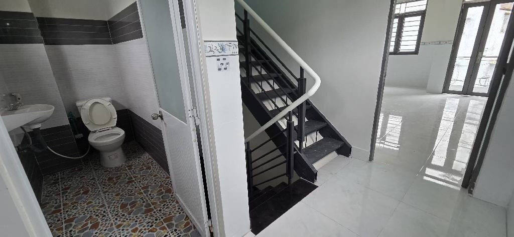 NHÀ 4 TẦNG NGAY TÊN LỬA - HẺM 5M TRƯỚC NHÀ - 4X11- CHỈ HƠN 4 TỶ