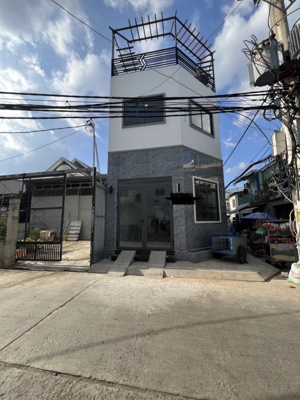 Cần bán gấp nhà hẻm một sẹt Lê Văn Quới, Bình Tân – sát chợ, nhà đẹp ở ngay!