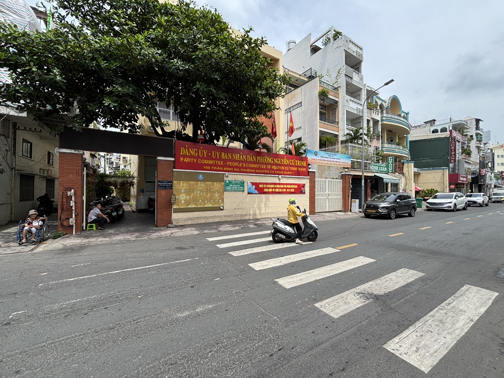 NHÀ BÁN MẶT TIỀN TTAANF ĐÌNH XU Q1