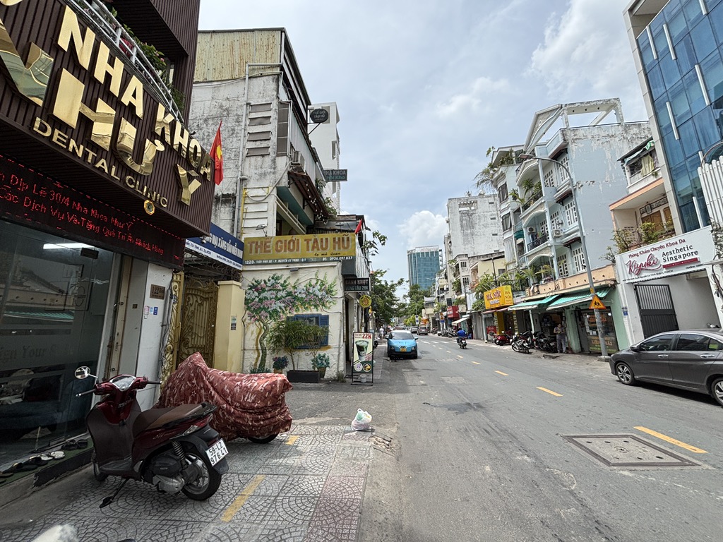 NHÀ BÁN MẶT TIỀN TTAANF ĐÌNH XU Q1