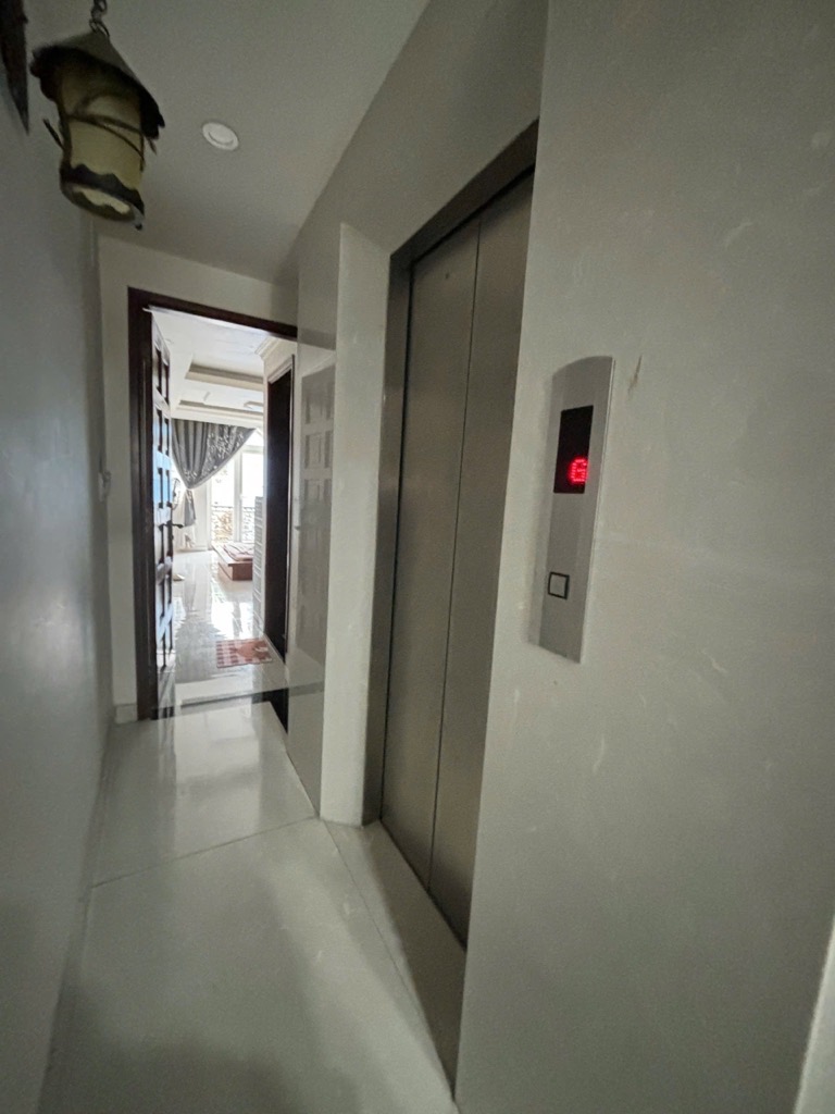 Bấn gấp nhà phố Nguyễn Thái Bình quận 1